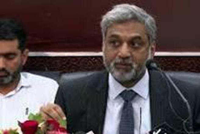 Shaleen Kabra establishes Date of Birth of a Govt employee, who retired on 03/2024?