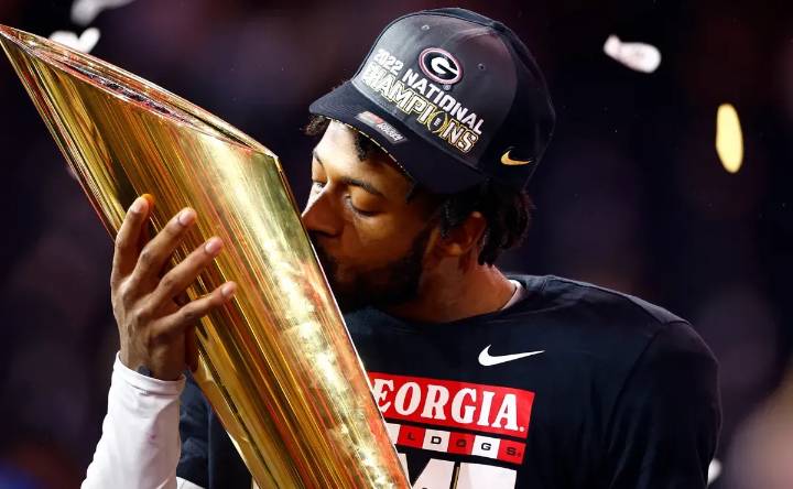 College football playoff format: How are the qualified programs decided?