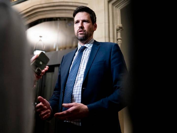 Justice minister won't use NWC to restore minimum child porn sentences