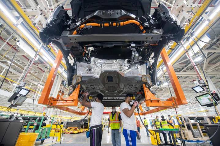 Ford contemplates scrapping F-150 Lightning, report says