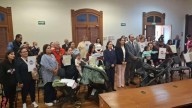 Entregan acta de doble nacionalidad a menores en “Soy México”