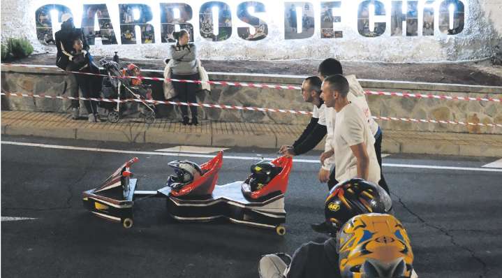 Los carros de Chío: 50 metros de caída, los F1 y una fiesta viva