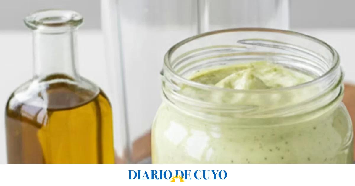 Receta de mayonesa saludable con huevo cocido y palta