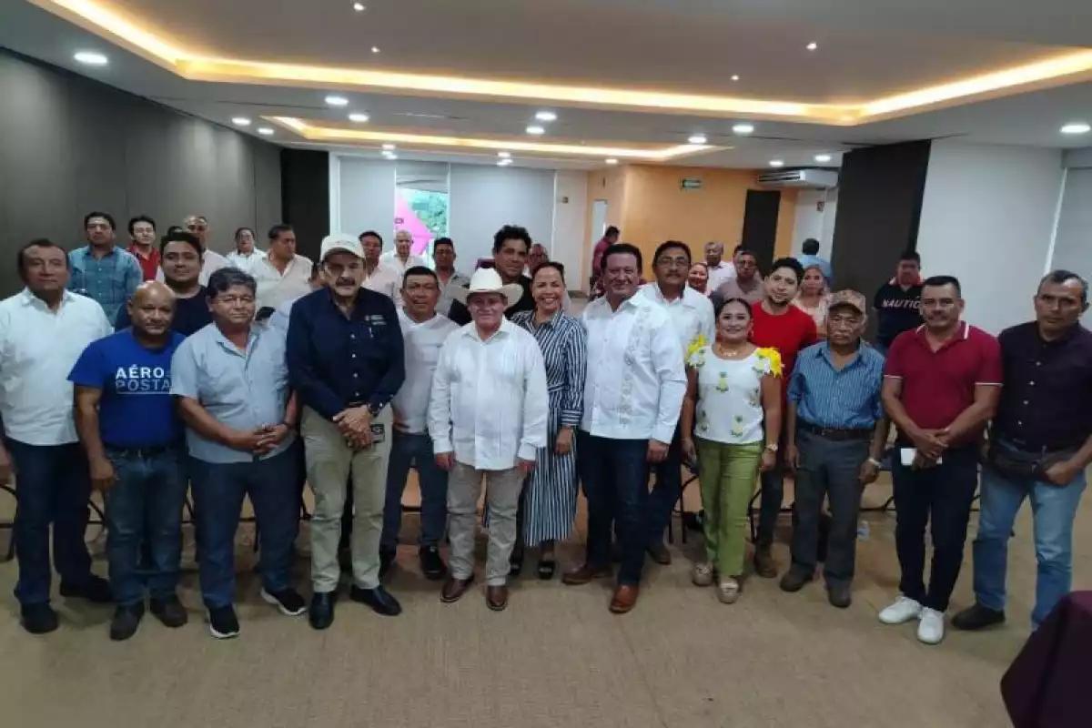 Productores de siete municipios de Yucatán reciben créditos para impulsar el campo y la pesca