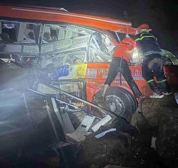 Quedó sepultado un micro en Vietnam: al menos seis muertos y 19 heridos