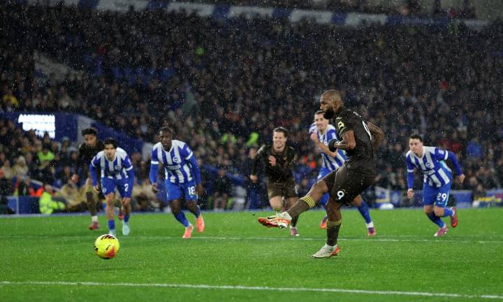 Brighton 2-1 Brentford: Igor Thiago has last minute penalty saved as Bees are beaten