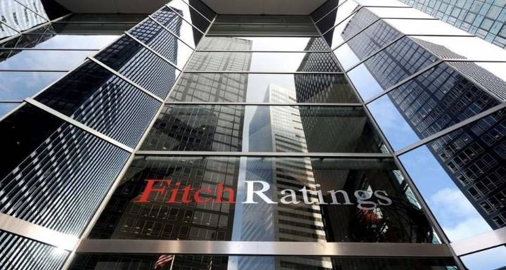 Bancos en alerta por recortes de tasas proyectados por Fitch