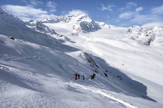 Three people killed and two missing after avalanche in Italy