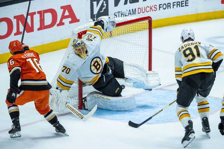 Bruins’ comeback wasted again as Ducks prevail late