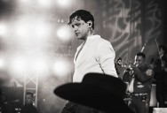 Niegan visa a músicos de Christian Nodal; el cantante reflexiona sobre los migrantes latinos