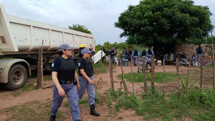 Desalojo en Villa Cáceres: amplio dispositivo policial y judicial en cumplimiento de una medida vigente desde 2020