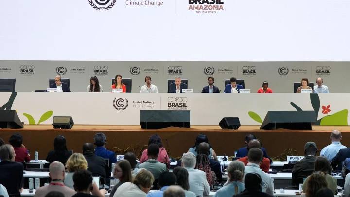 Belém sella un pacto débil y sin mención alguna a la hoja de ruta para dejar atrás los combustibles fósiles