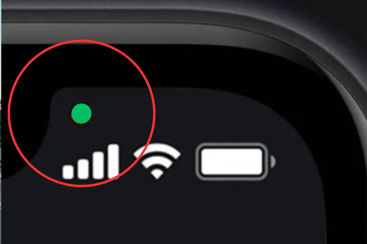 Misterio resuelto. Qué es el punto verde que aparece en la parte de arriba de los iPhone