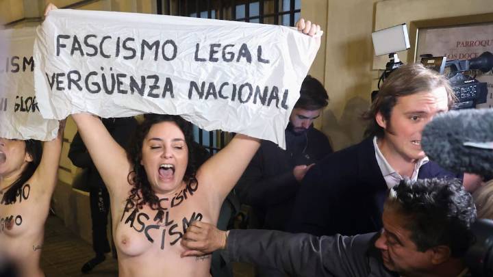 Detenido el presunto agresor que tocó los pechos de dos activistas de Femen durante una manifestación