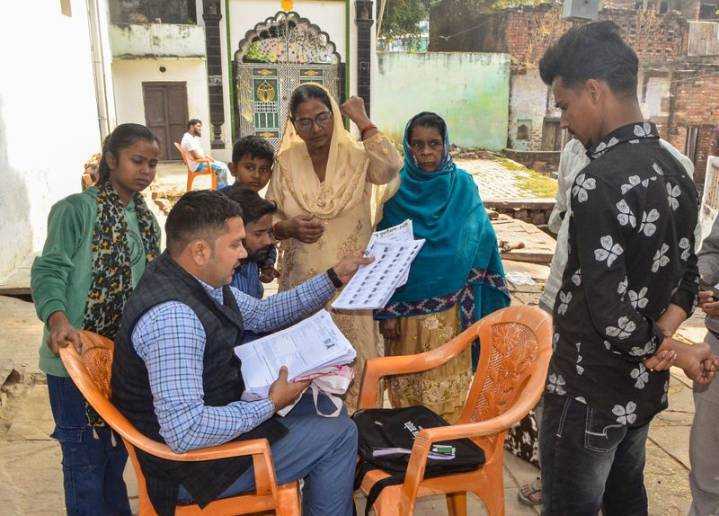 'Can't bear this inhuman workload': BLO found dead in Bengal, suicide note cites 'SIR pressure'