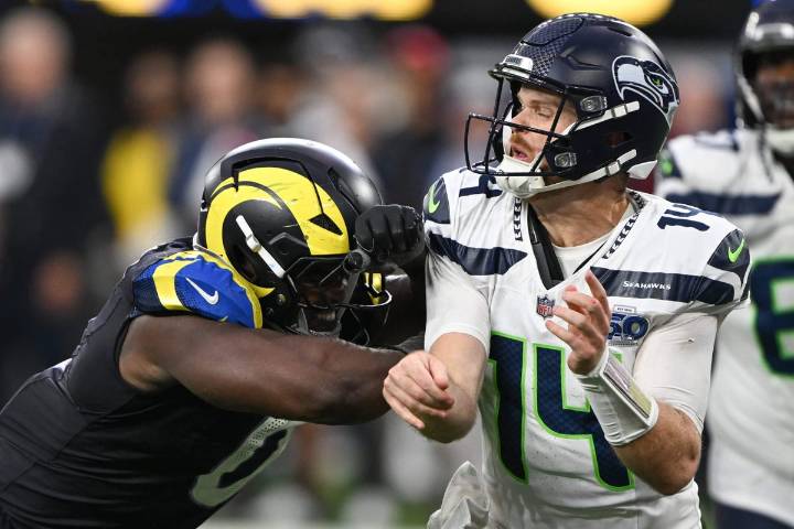 How Rams defense shut down Sam Darnold, Seahawks elite passing offense: Watch
