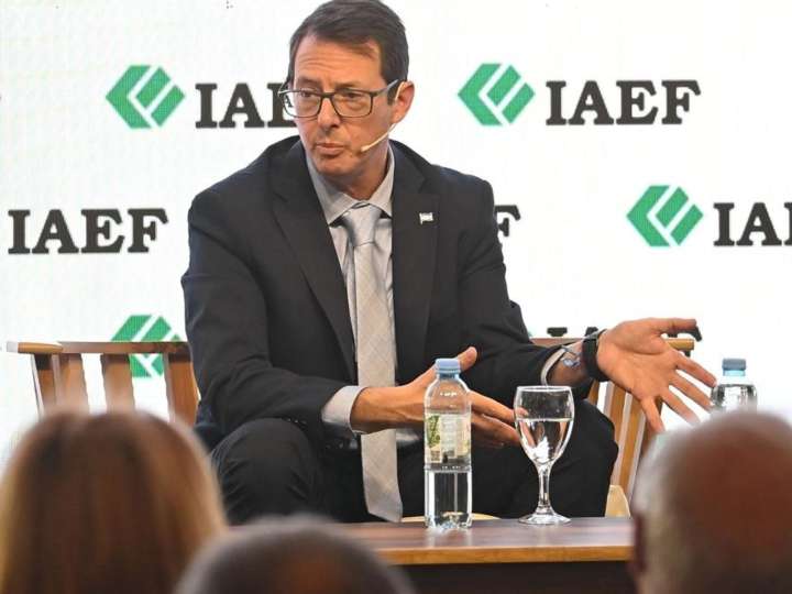El Secretario de Hacienda dijo que antes de fin de año se aprobará el presupuesto: "La única línea que no se cruza es la del equilibrio fiscal"