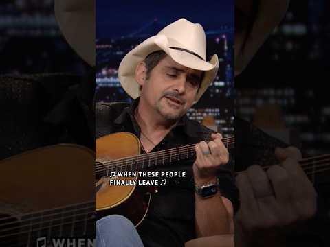 #BradPaisley breaks into an impromptu performance of “Lit”🎄 #FallonTonight