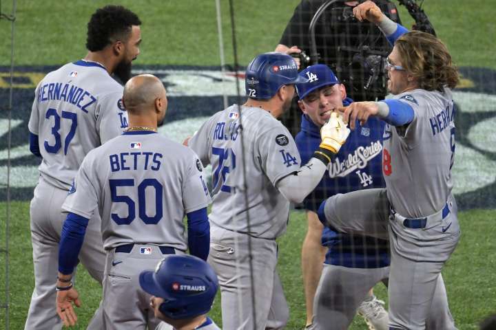 Rojas, los Hernández y Pagés, la valía latina en triunfo de los Dodgers en Serie Mundial
