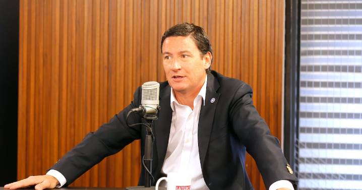 Arturo Squella dice que con reportaje que vincula al diputado Araya con la trama bielorrusa tratan “de enlodar a alguien que tenga relación con nuestro sector”