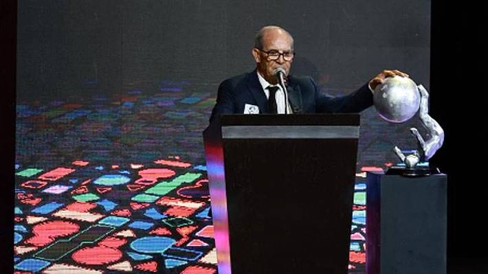 Histórico goleador chileno fue incorporado al Salón de la Fama junto a leyendas como Casillas, Koeman o Dunga... Imágenes "Estoy muy contento por este trofeo que me han dado", indicó.