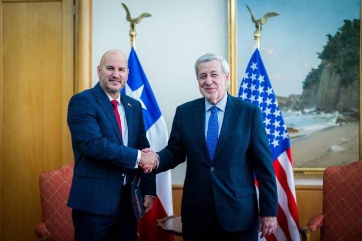 Canciller se reúne con el nuevo embajador de Estados Unidos en Chile