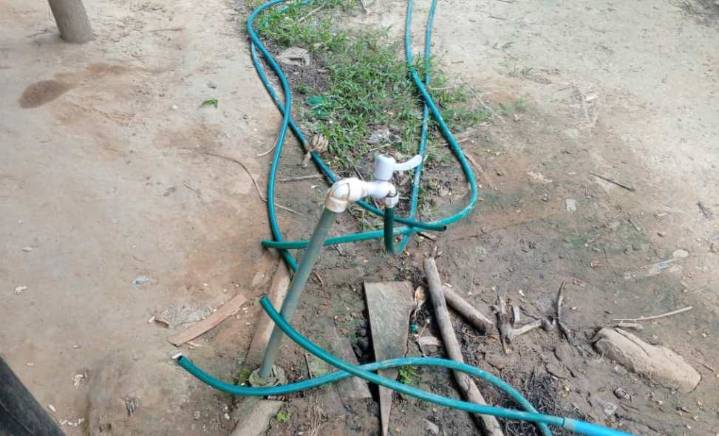 Deltanos madrugaron para llenar recipientes tras aviso de suspensión del agua