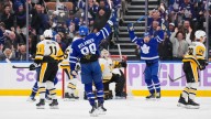 Maple Leafs score 4 straight in 3rd, rally past Penguins