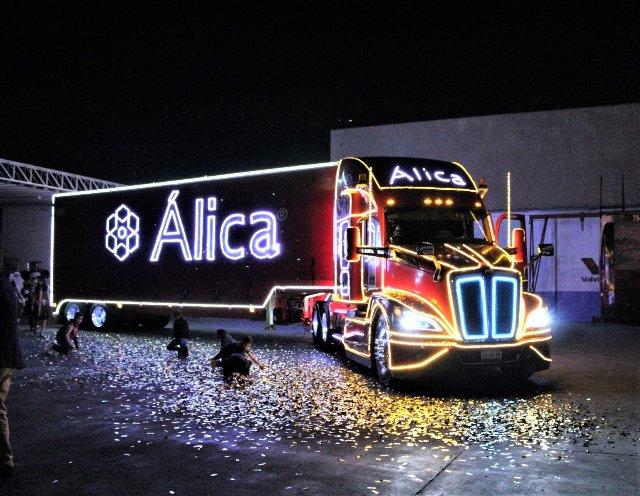 Fletes Álica enciende su trailer navideño y llevará alegría a todo Nayarit