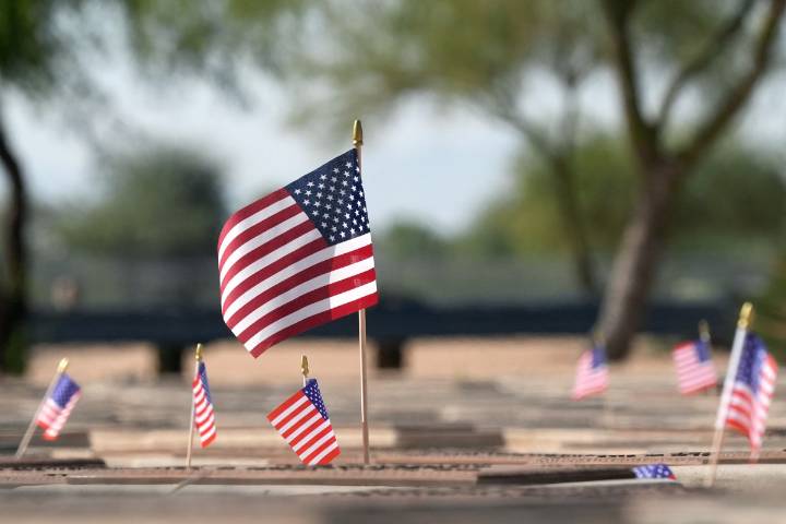 Obama, Biden y Clinton resaltaron el legado de los héroes militares en el Día de los Veteranos