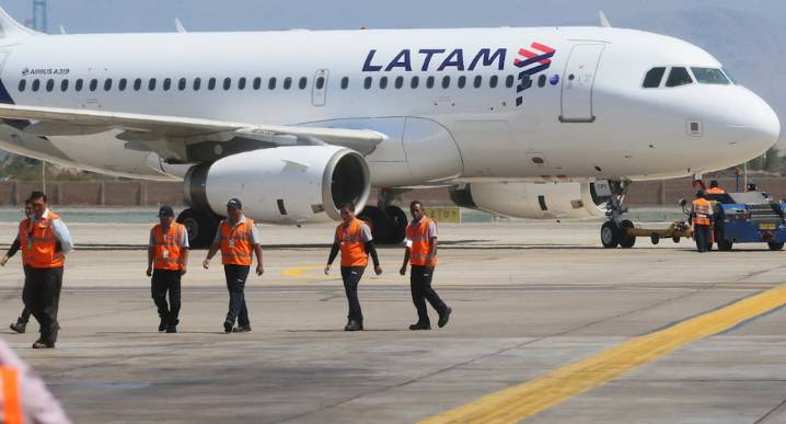 LATAM cancela vuelos por una huelga de pilotos que inició a medianoche: ¿Qué sucedió?
