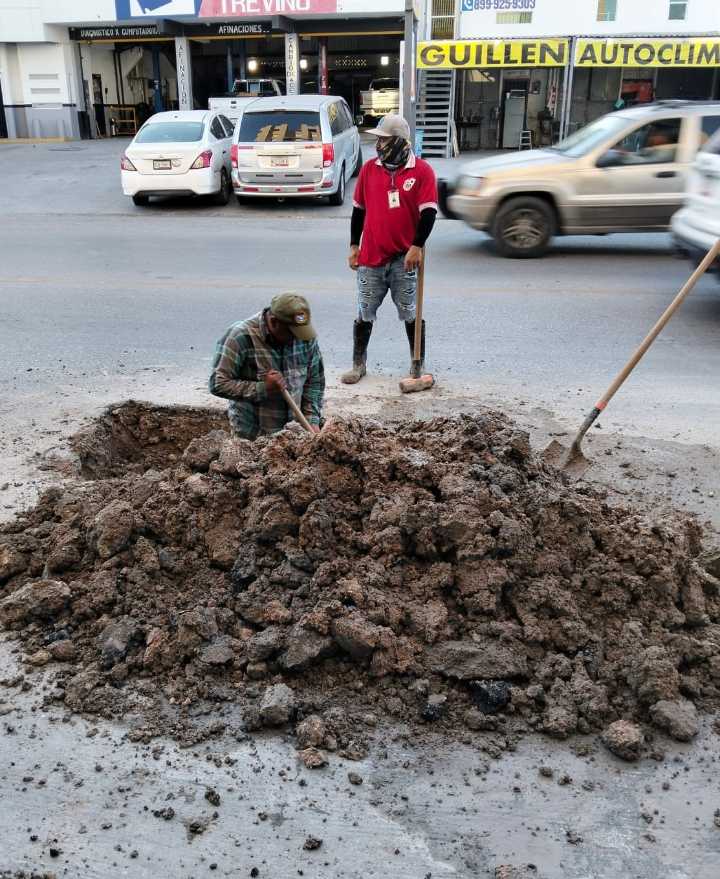 Refuerza COMAPA acciones de reparación de fugas de agua en distintos puntos de la ciudad