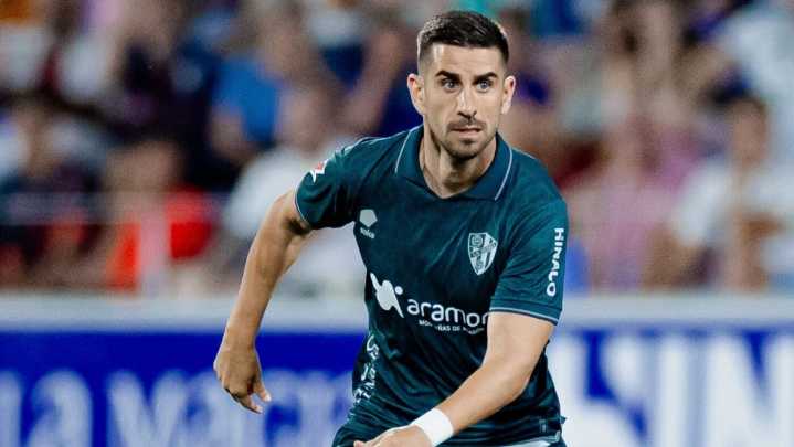 Estas son las alineaciones del SD Huesca-Real Sporting de Gijón: Dani Ojeda al verde