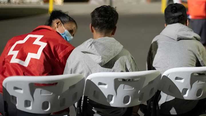 El Gobierno reúne a las comunidades tras poner en marcha la reubicación de menores migrantes