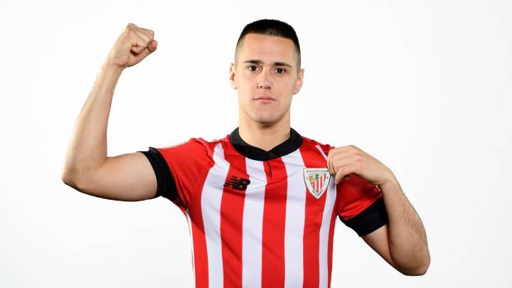 El Athletic valora la salida de Izeta, seguido por el Sporting