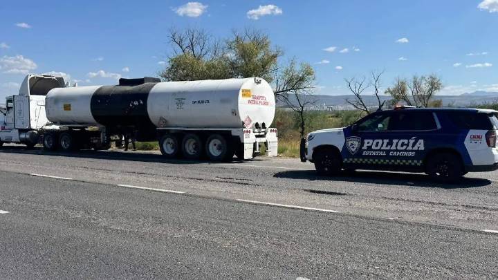 Aseguran tractocamión con 32 mil litros de combustible presuntamente robado en Apaseo el Grande