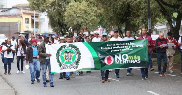 Pensionados de la Policía se quejan de su servicio en salud: marcharon este 14 de noviembre