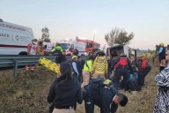 Tragedia en Michoacán: Al menos 10 muertos y 20 heridos al volcar autobus