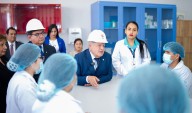 Dr. César Acuña inaugura laboratorio de neurodidáctica y anuncia nuevo edificio para Chimbote