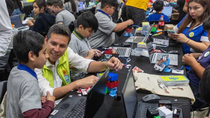 Niños de Renca crearon su propio robot gracias a iniciativa municipal