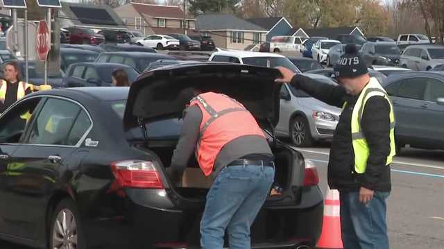 Hundreds of Granite Staters line up for mobile food pantry in Nashua