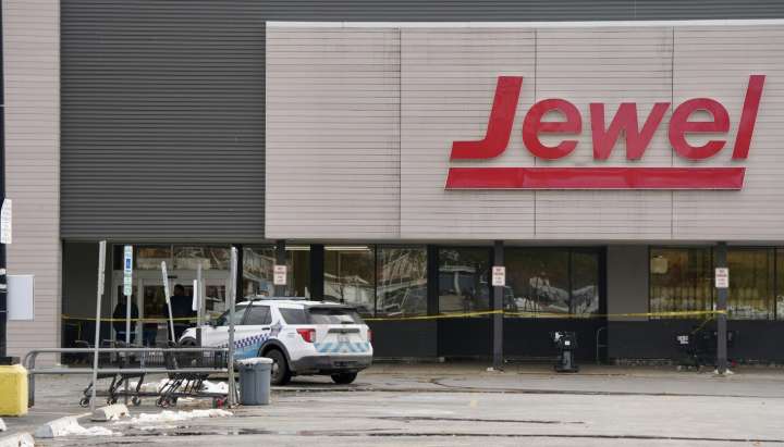 Three shot during robbery at Bronzeville Jewel Osco