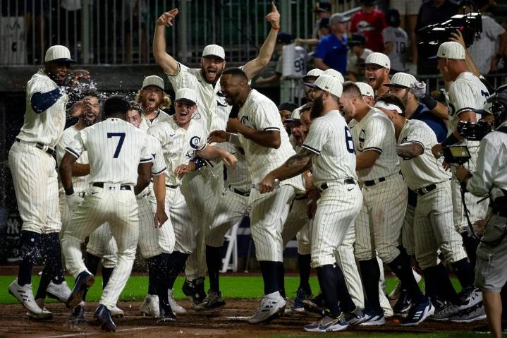 Deadspin | Twins, Phillies to meet in 2026 Field of Dreams game