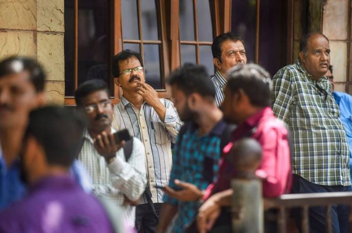 Sensex falls by 400 points on weak global trends, waning rate cut hopes; snaps 2