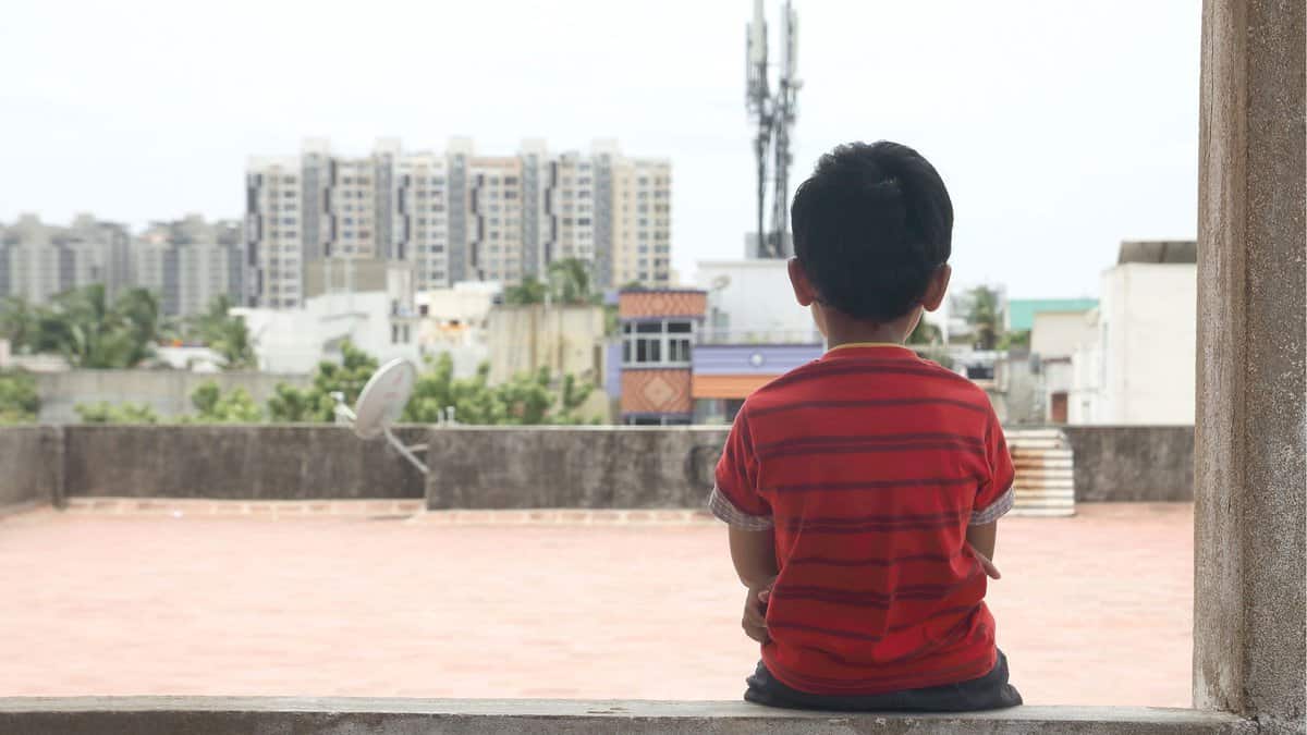 Three-year-old drowns in uncovered pit dug for electric pole in Mahabubnagar