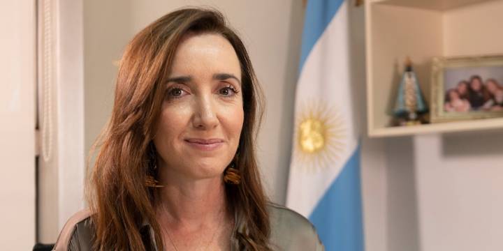 La noche hiperactiva de Victoria Villarruel en las redes sociales: likes sugestivos sobre su futuro y la tensión con Milei