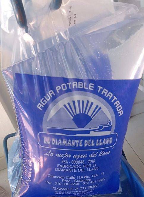 El Invima alerta sobre la comercialización agua potable tratada con registro sanitario vencido