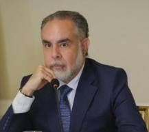 Salario mínimo 2026 podría subir a $1.800.000, según Armando Benedetti