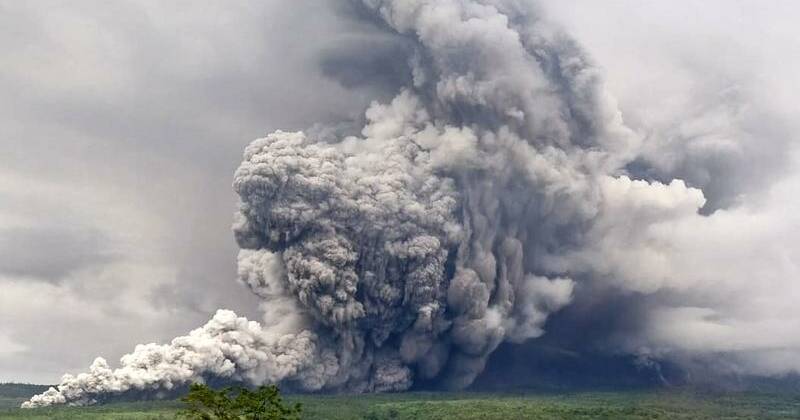 Indonesia evacuates 900 people after volcano erupts