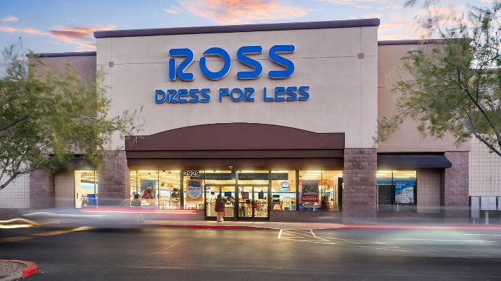 CBRE arranges acquisition financing for Deer Valley Towne Center